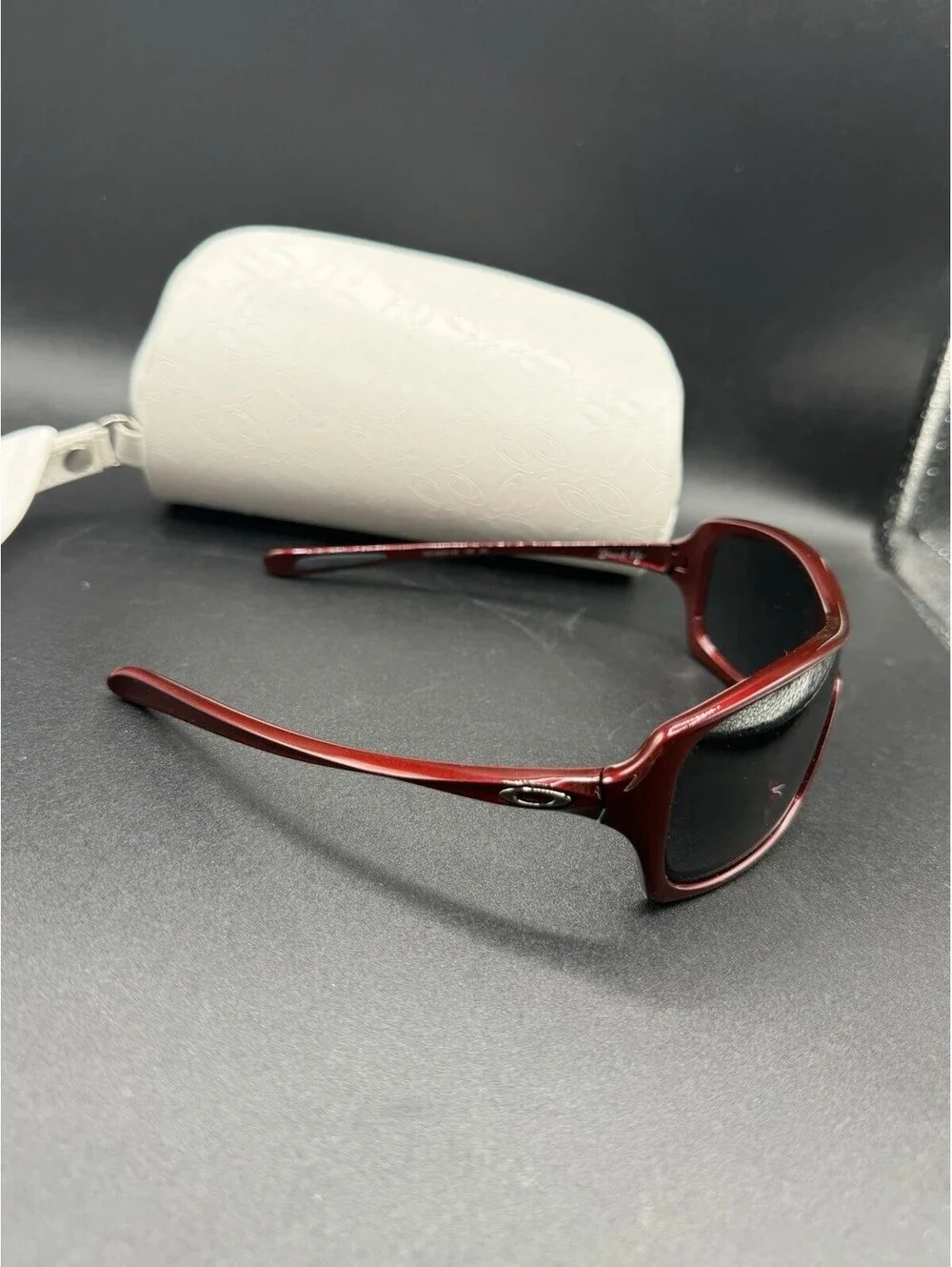 Oakley Break Up Scarlet/Black-Gray Gradient Lenses OO9202-02